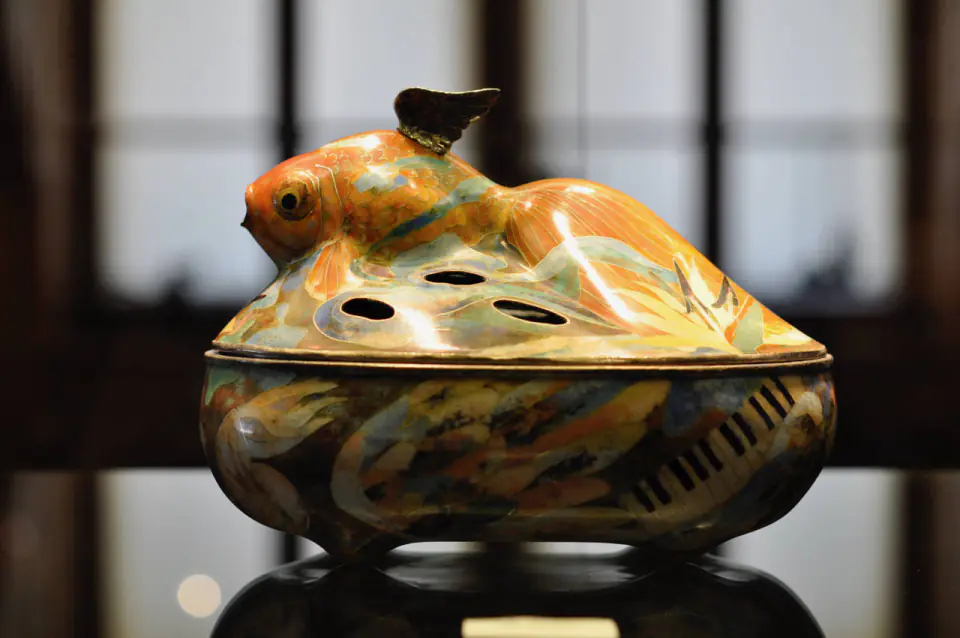 Boîte émaillée en forme de poisson