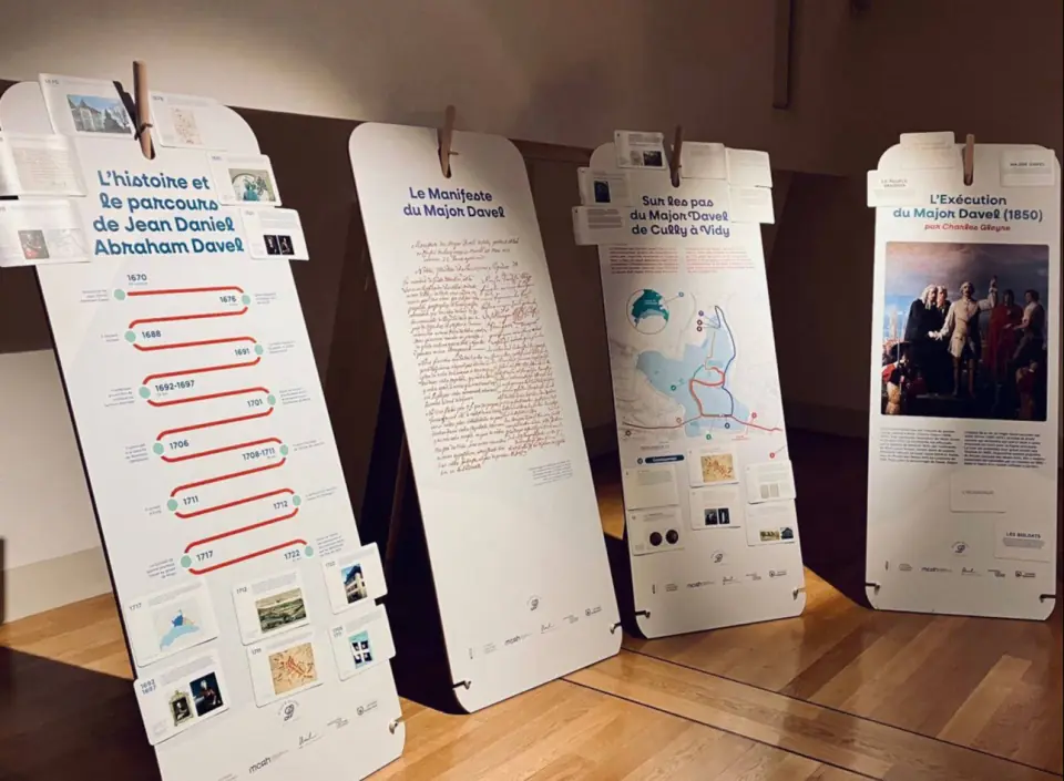 Panneaux autoportants de l’exposition installés  au Château d’Yverdon