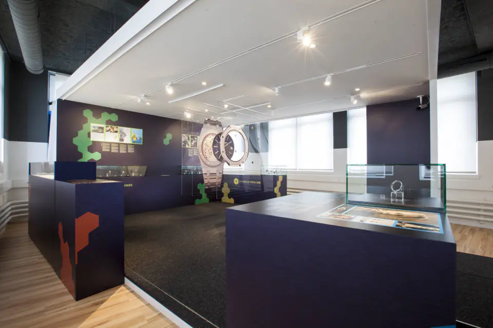 Dark room and large central display case