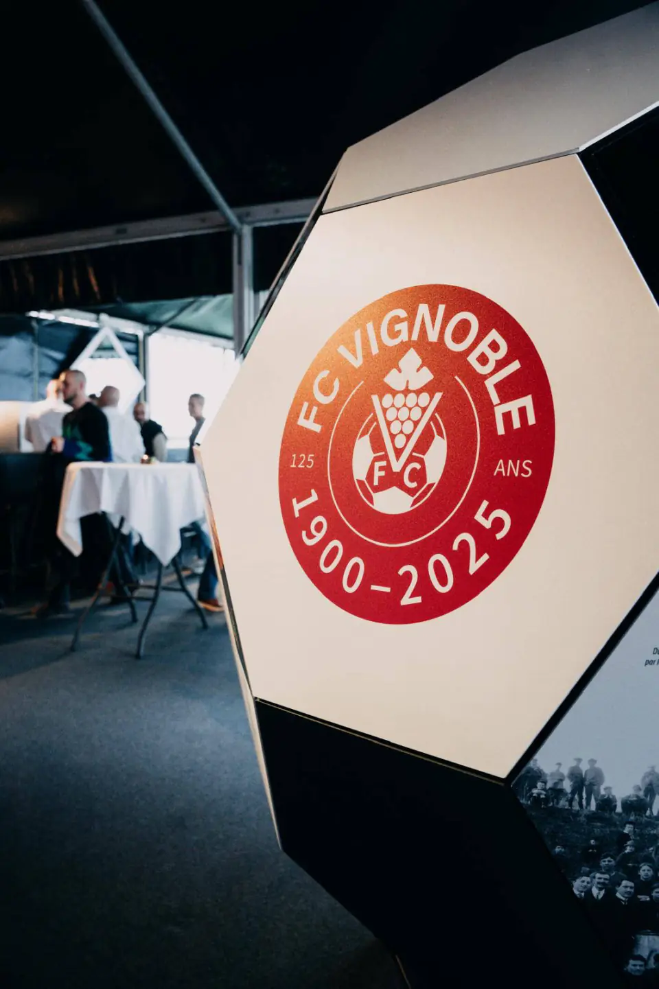 FC Vignoble crest 1900–2025 on the balloon-exhibition